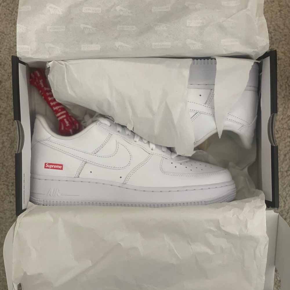 NEW IN BOX - Supreme x Nike Air Force 1 - White - Sz 8 M